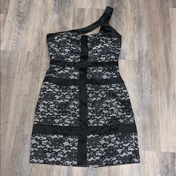 Dress - Picture 1 of 3